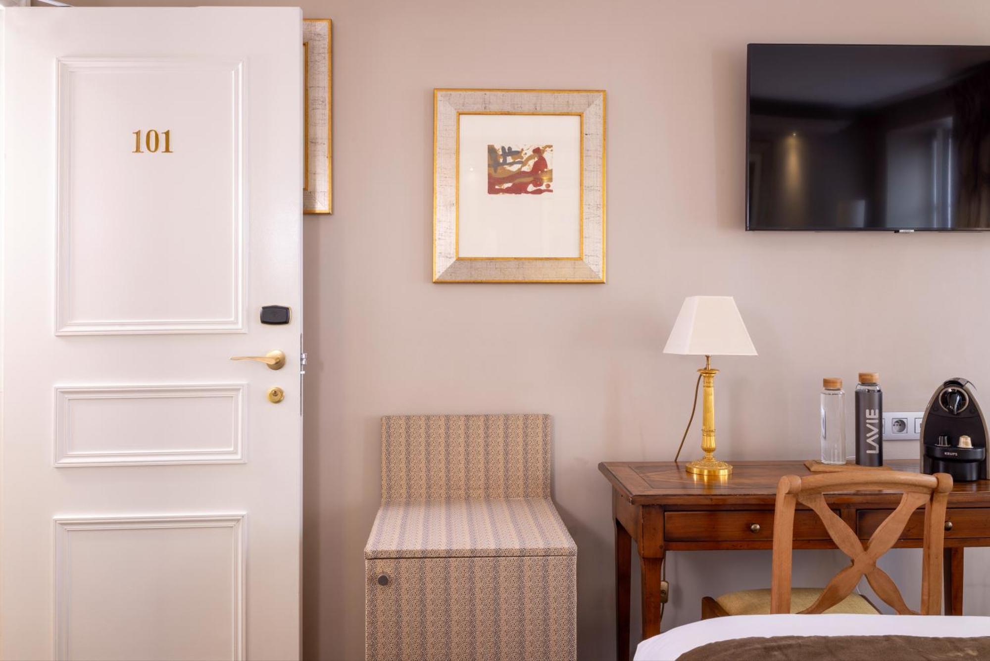 Hotel Le Relais Des Halles 4*